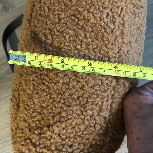 Teddy cross body bag. - Picture 4 of 7